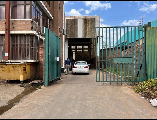 2,152M² WAREHOUSE FOR SALE IN DRIEHOEK